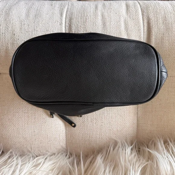 Nolley’s Japan Black Pebbled Leather Shoulder Bag - Minimalist Gold Chain - Picture 7 of 9